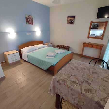 Villa Avra Dassia  Eksteriør billede